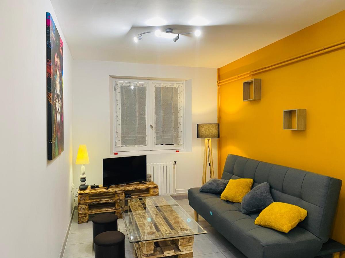 Studio 40M2 Plein Pied Avec Parking Jussac Zewnętrze zdjęcie