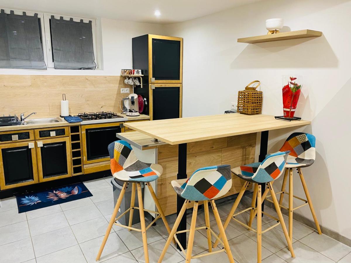 Studio 40M2 Plein Pied Avec Parking Jussac Zewnętrze zdjęcie