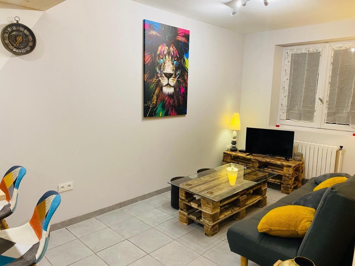 Studio 40M2 Plein Pied Avec Parking Jussac Zewnętrze zdjęcie
