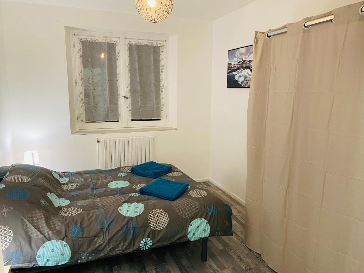 Studio 40M2 Plein Pied Avec Parking Jussac Zewnętrze zdjęcie